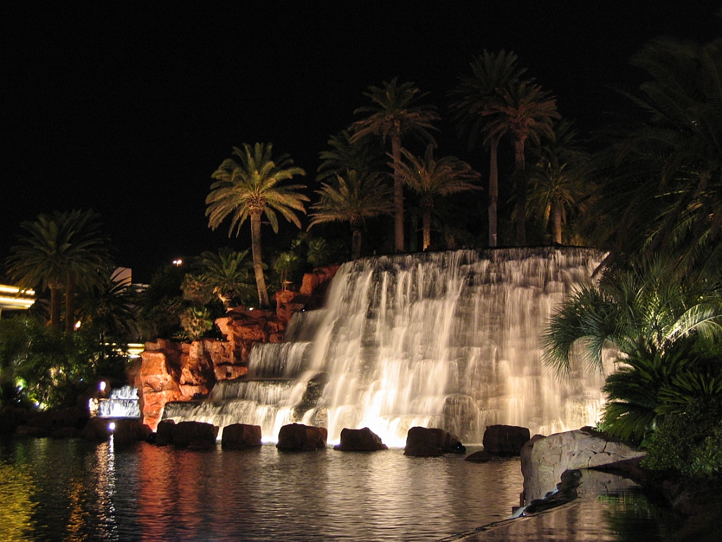 244  Las Vegas - Volcan du Mirage.jpg